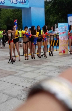 认识这么久 原来小师妹的臀部这么美 这么翘