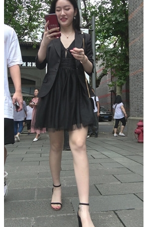 腿上有纹身的白嫩美女[875M/MP4]