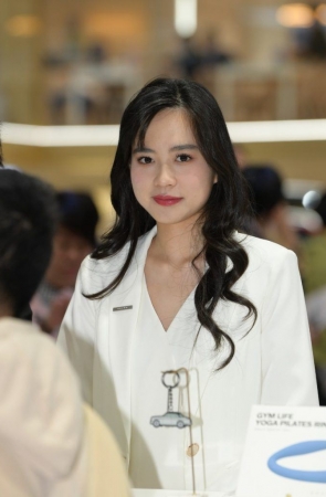 白色西装制服 [100P1V-2.38GB]