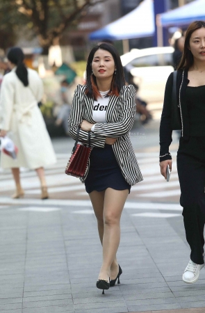 诱惑肉丝街拍高跟shaofu