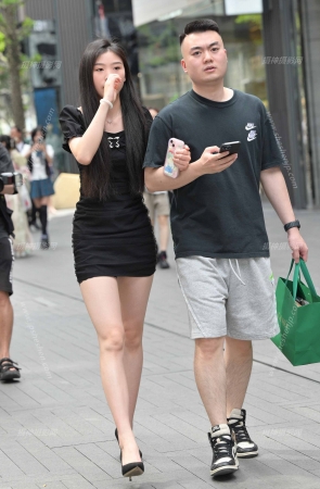 23513-19=84白皙美腿高跟女盆友【套图➕视频】 18P