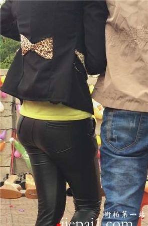 黑色紧身皮裤美女 [1.60 GB]