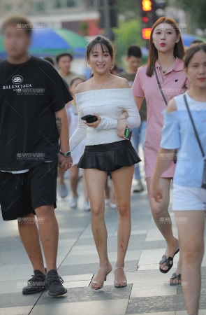 超级短裙 爱秀长腿