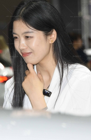 2467-27=57√有点台湾女星的气质【套图➕视频】 11P