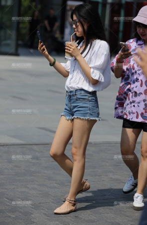 第1430篇高腰热裤美女