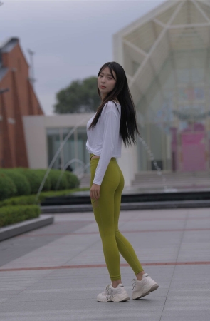 一始街拍作品 绿色瑜伽裤美女 工