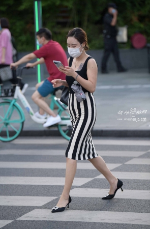 22727-10+69下班的少妇 13P