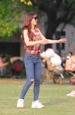 女神级的牛仔裤美女（二）