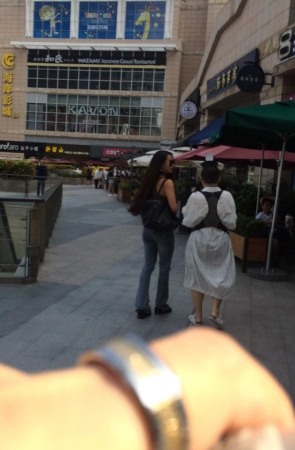 紧身牛仔裤，拖鞋（16）