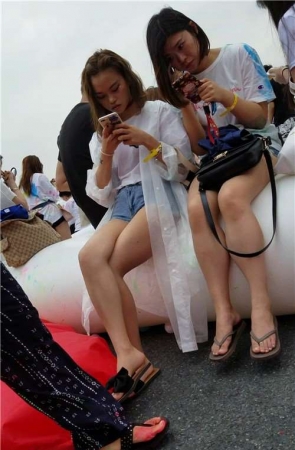 白皙美腿姐妹 [577 MB/mp4]