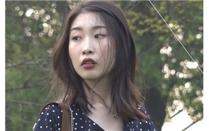 4k-公园草地放风筝的连衣裙文艺清新街拍美女