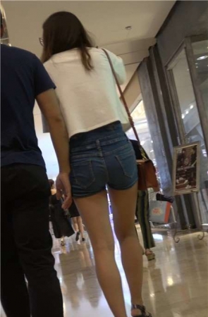 4k-商场偶遇两位超性感高腰热裤美腿美女 [916 MB]