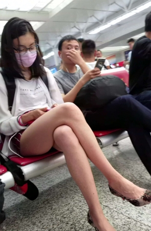 带口罩的极品大美腿靓女斯文 性感