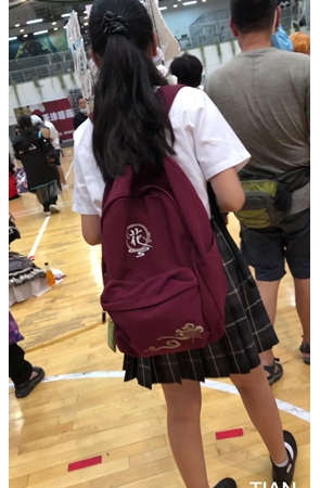 百褶裙妹子