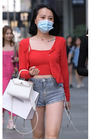 红衣妹子(70P)[1.52G/JPG]