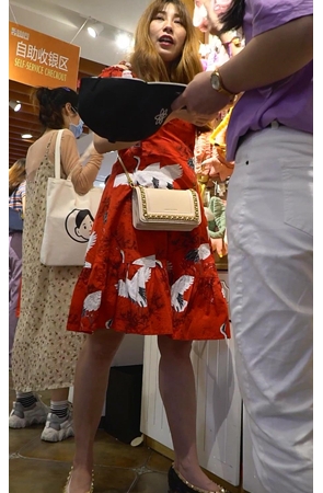 红色连衣裙美女