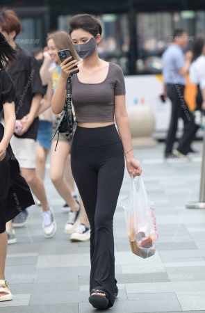 23627-3=113好身材紧身裤小姐姐 19P