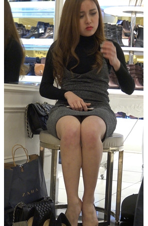 买鞋的漂亮小姐姐