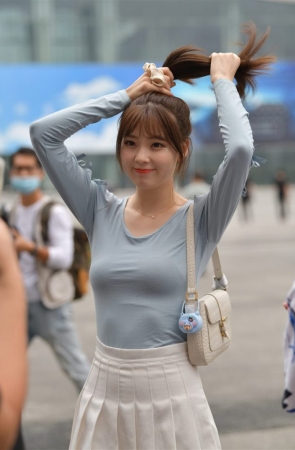 精选街拍作品 NO.0930 摄神街拍作品 – 萌萌哒网红小姐姐[118P/167MB]