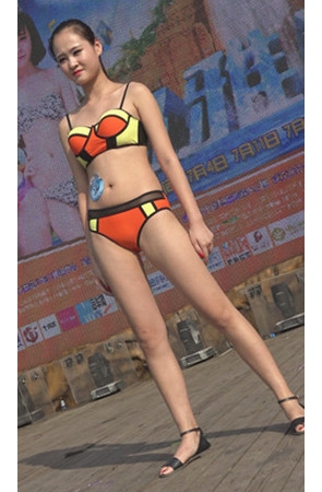 高校比基尼秀漂亮的妹子