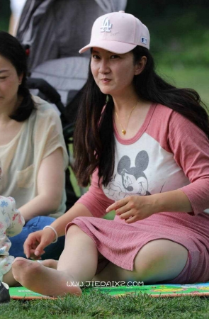 秀美的年轻妈妈