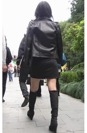 黑色包臀裙气质美女