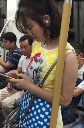 碎花斑点群性感美腿街拍美女