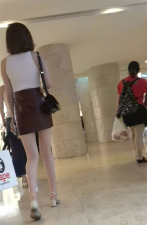 极品白皙美腿棕色包臀裙天生丽质美女