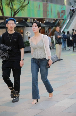 牛仔裤知性姐姐