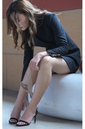 （套图二）肉丝黑裙女孩(725P)[16G/JPG]