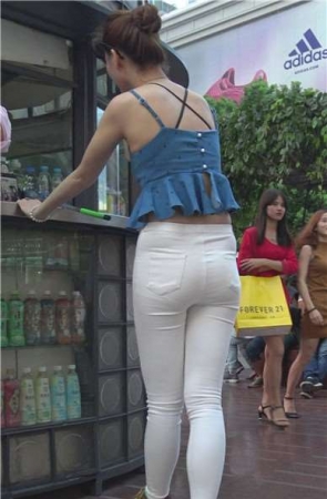 4k-街拍紧身白裤大长腿颜值美女姐姐 [2.58 GB]