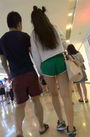 运动热裤美臀美腿小姐姐