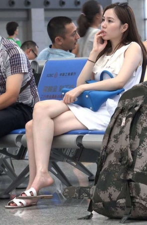 4K – 人美足靓 [1.98 GB/MP4]