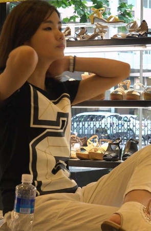 美足穿上平底跟也是很可以的