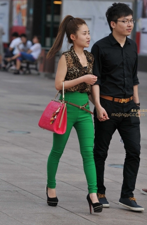 绿色紧身裤 超高跟美腿