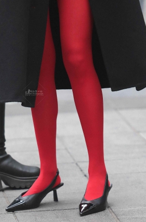 诱惑红丝街拍少妇