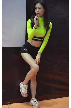 电子yan模特小姐姐