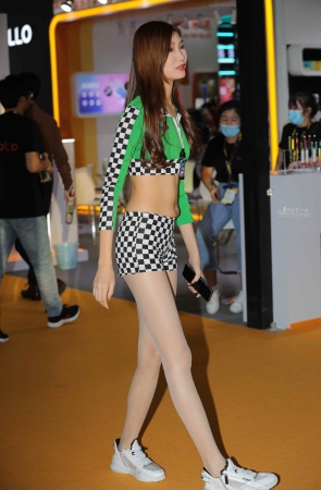 【街拍心灵】肉丝逆天大街拍长腿模特