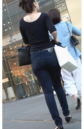 牛仔裤紧身美女[998M/MP4]