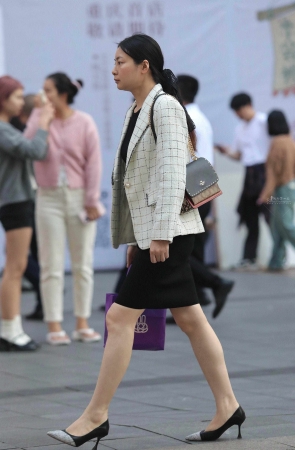 街拍高跟少妇