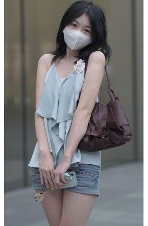 热裤小美女(325P)