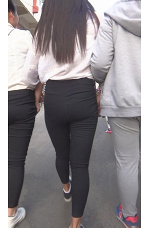 黑裤紧身妹子