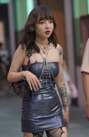 时尚皮裙搭配 [211P1V-2.95GB] 