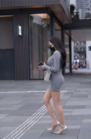 简约灰色修身裙