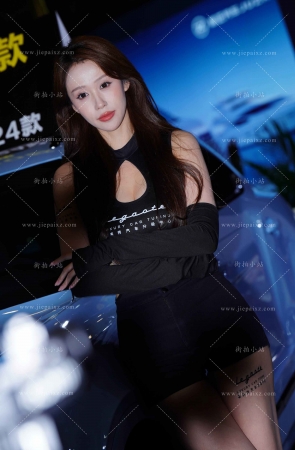 黑色热裤美腿车模 [19P]