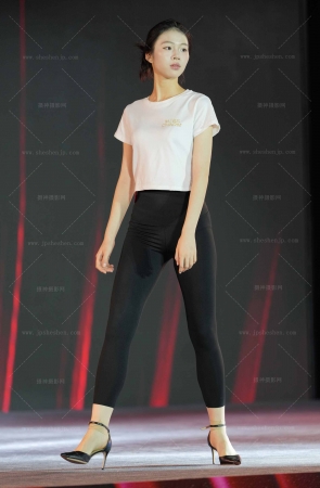 选美还是瑜伽裤勒的紧338P