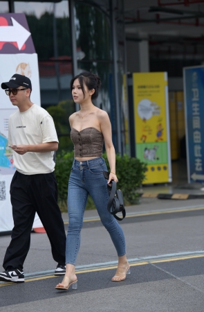 24616-19=73√这样的紧牛美女，不洗我都吃