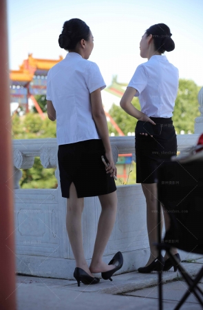 偶遇新空乘肉丝制服高跟面试空姐休息时脱鞋歇歇 11P