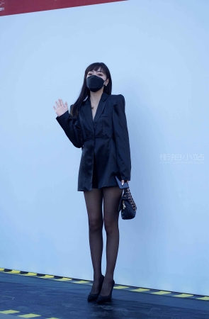 黑丝高跟美女