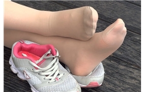 4K – 从运动鞋中拿出来晾晾 [299 MB/MP4]